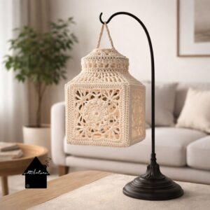 Gehaakte lampion aan een standaard