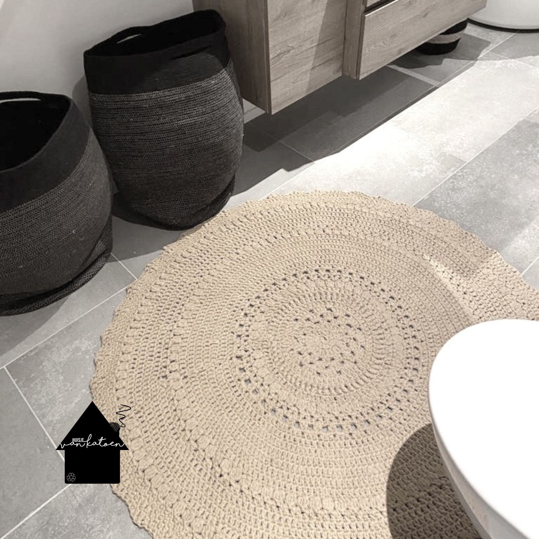 gehaakt vloerkleed met gerecycled garen huisje van katoen