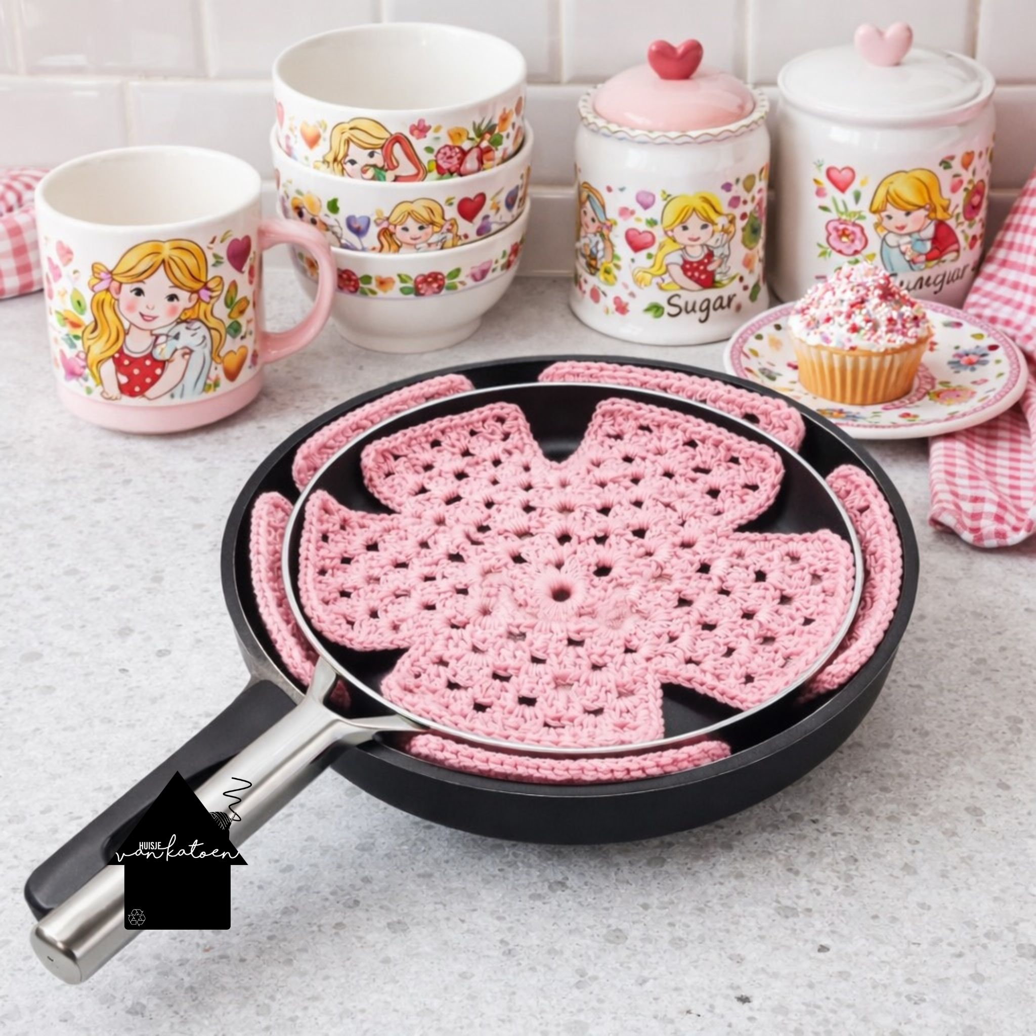 gehaakte pannenbeschermers in koekenpannen