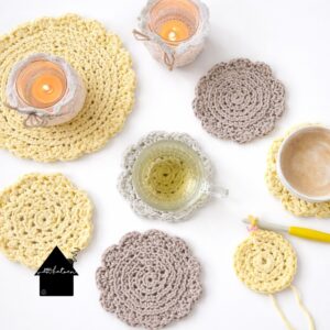 gehaakte onderzetters geel en licht bruin